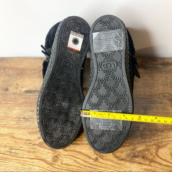 UGG Genuine Shearling Lined Elowen Bootie Women Black size 6 - Picture 10 of 14